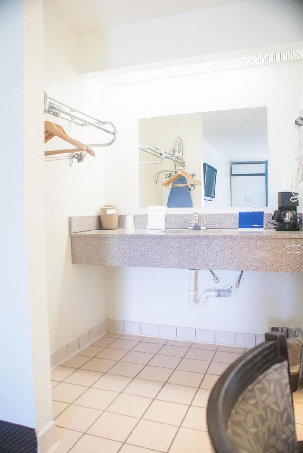 Room image 4