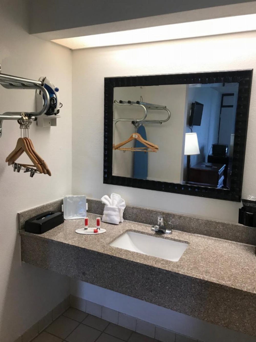 Room image 4