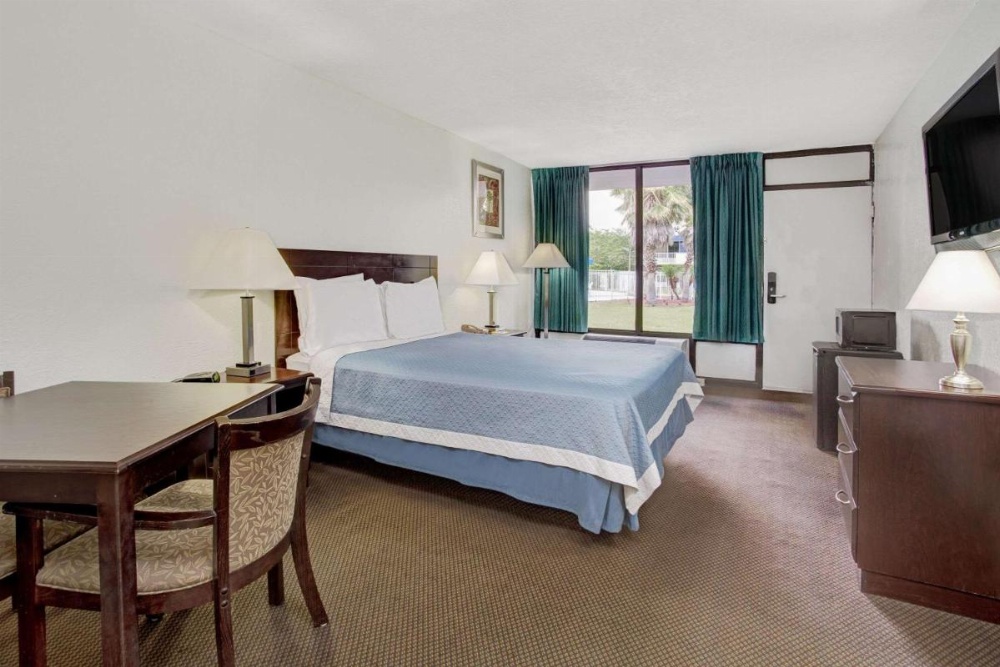 Room image 2
